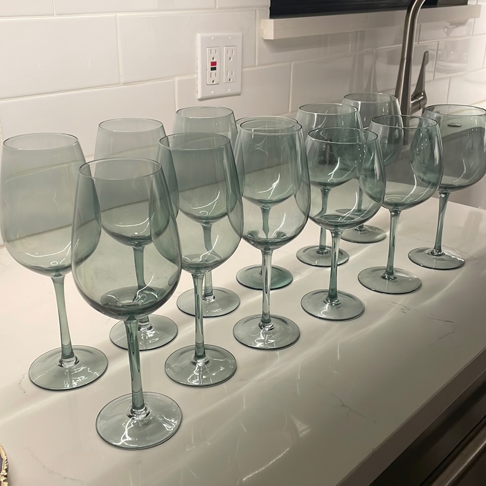Red and white wine glass set - 6 of each